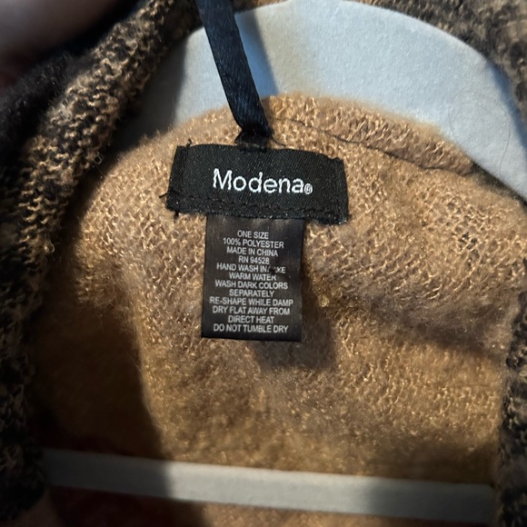 Modena OS Shawl - Picture 3 of 4